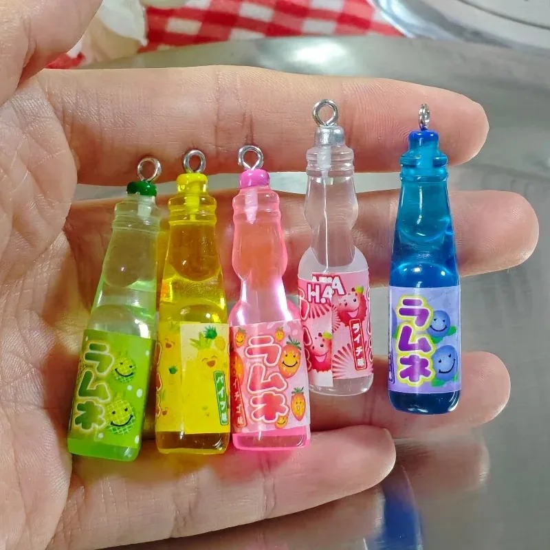 ชาร์มเรซิ่นรูปขวดโซดาขนาดเล็ก  - Resin Art Supplies Near Me บทวิจารณ์และราคา